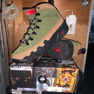 (BRAND NEW ) never worn just tried on AIR JORDAN RETRO 9 boots BEEF AND BROCCS
